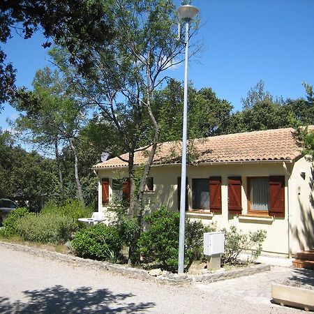 Bungalow Claret Vacquieres  Bagian luar foto