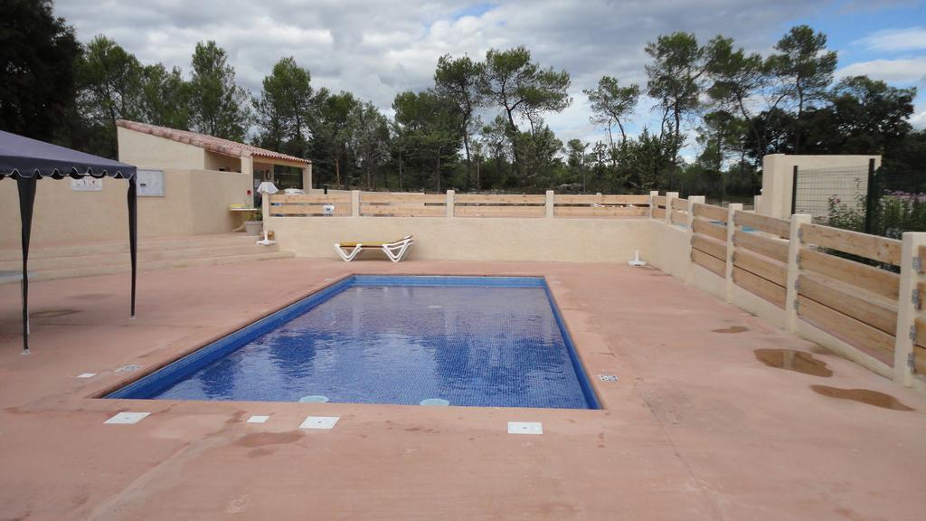 Bungalow Claret Vacquieres  Bagian luar foto