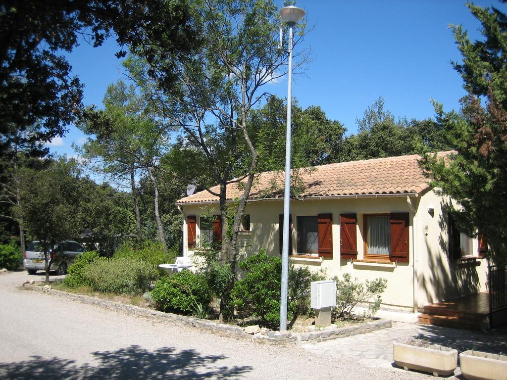 Bungalow Claret Vacquieres  Bagian luar foto