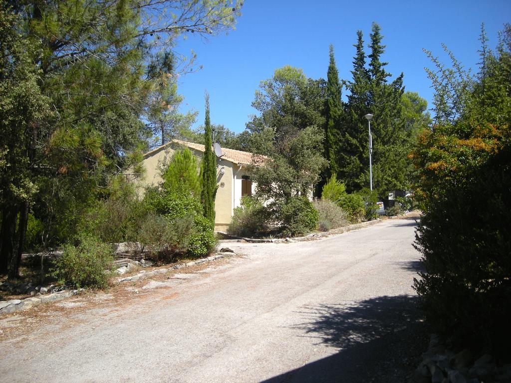 Bungalow Claret Vacquieres  Bagian luar foto