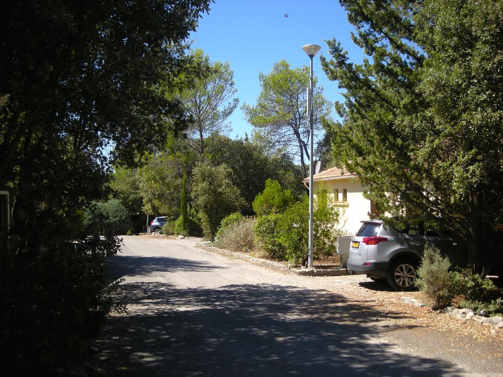 Bungalow Claret Vacquieres  Bagian luar foto