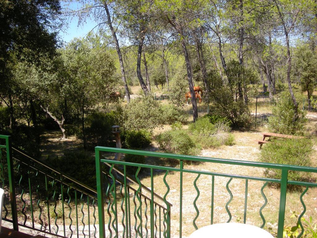 Bungalow Claret Vacquieres  Bagian luar foto